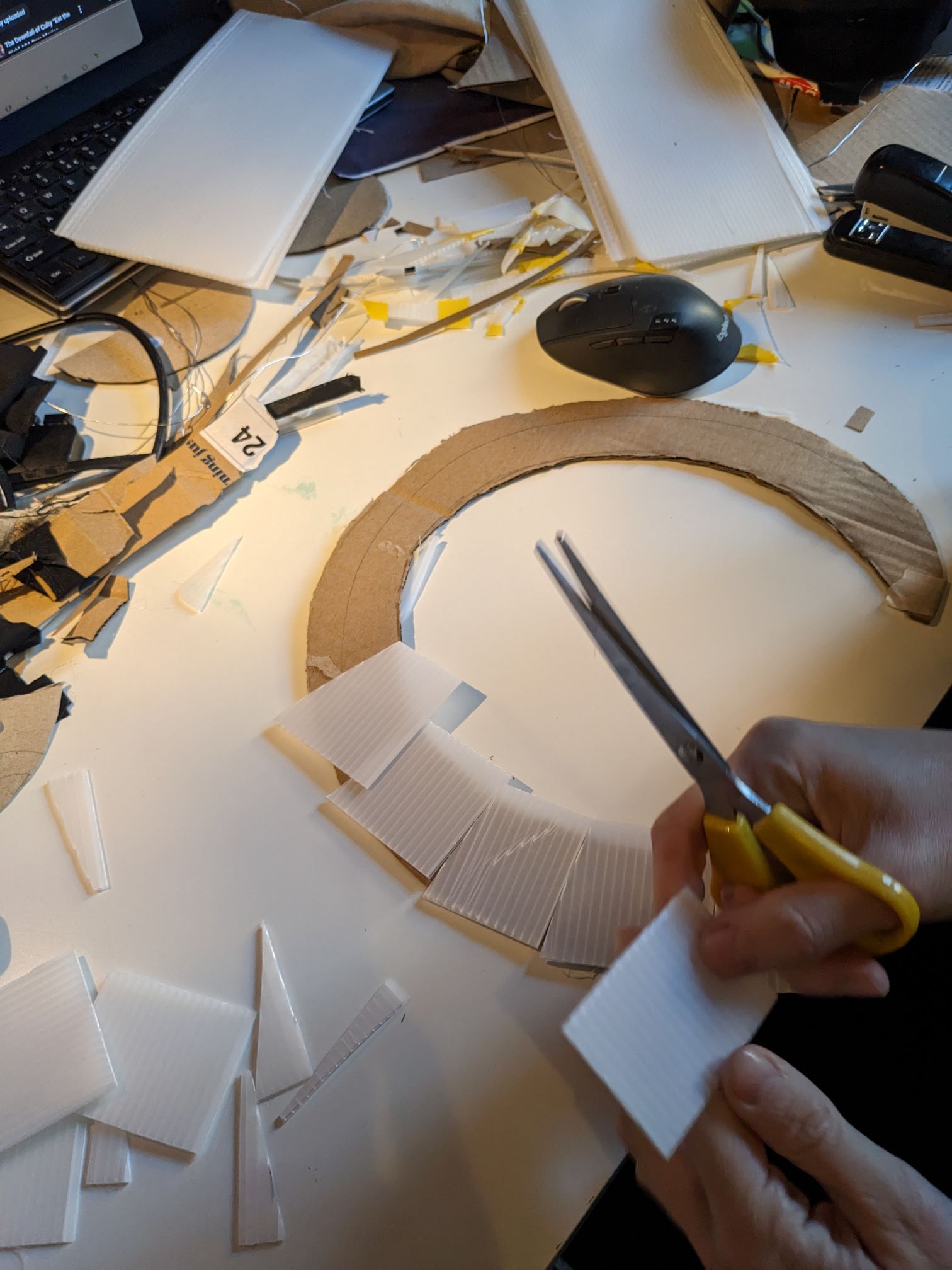 Cutting out plastic segments